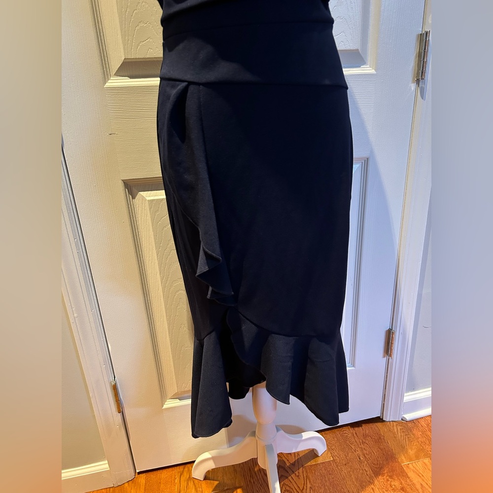 Knitee Off-Shoulder V-Neck Ruffle Midi Dress in Navy - Picture 4 of 7